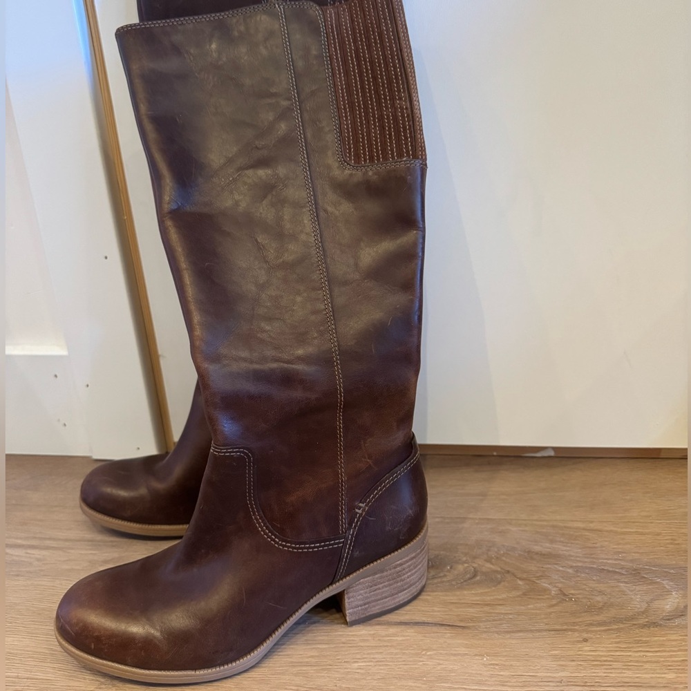 Clarks Distressed Maypearl Viola Brown Heeled Knee-High Boots size 8